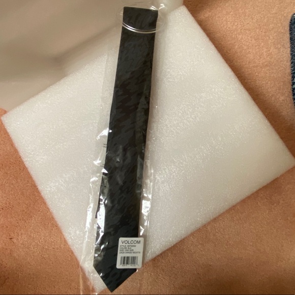 Volcom Tie - Picture 2 of 2